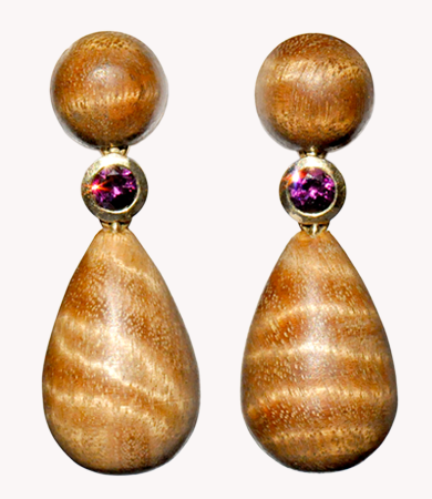 Yellow gold, eucalyptus root & purple garnet T.A.C. earrings | Statement Jewels