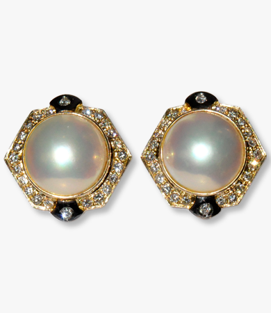 Yellow gold, diamond and mabe pearl earclips | Statement Jewels